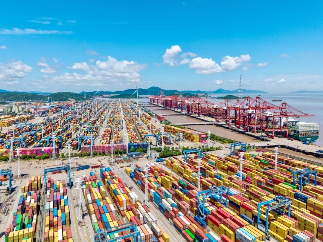 寧波舟山港單月集裝箱吞吐量首超“400萬(wàn)箱”